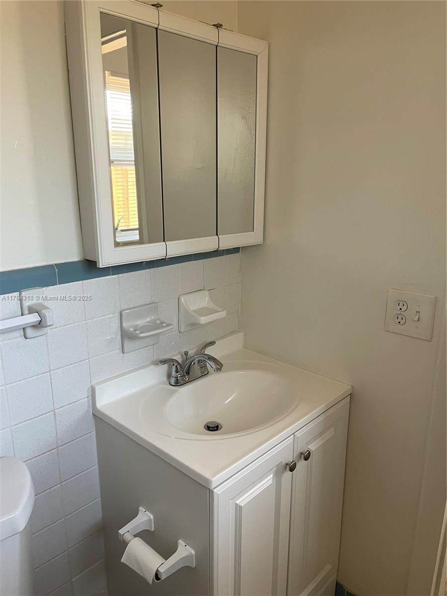 CORAL RIDGE ISLES - Residential Lease