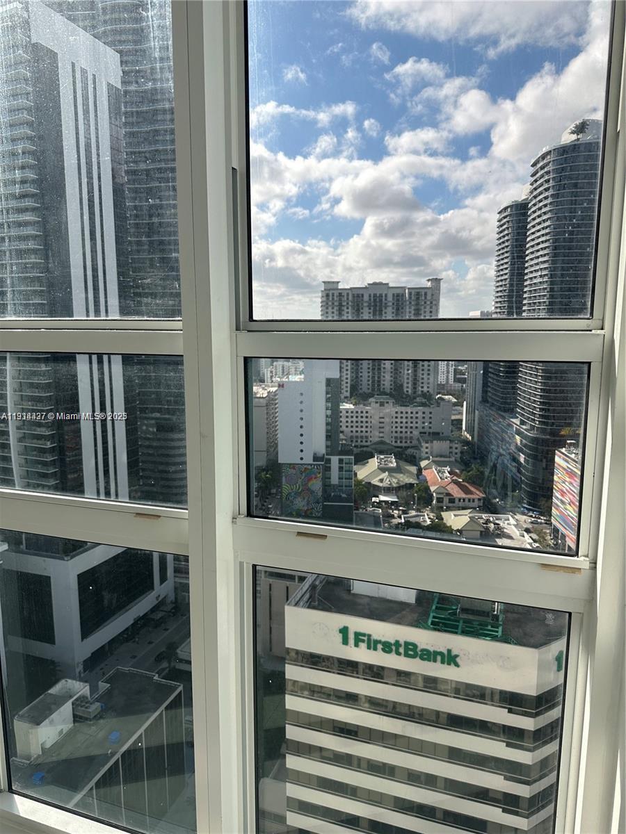 THE PLAZA 901 BRICKELL CO - Residential Lease