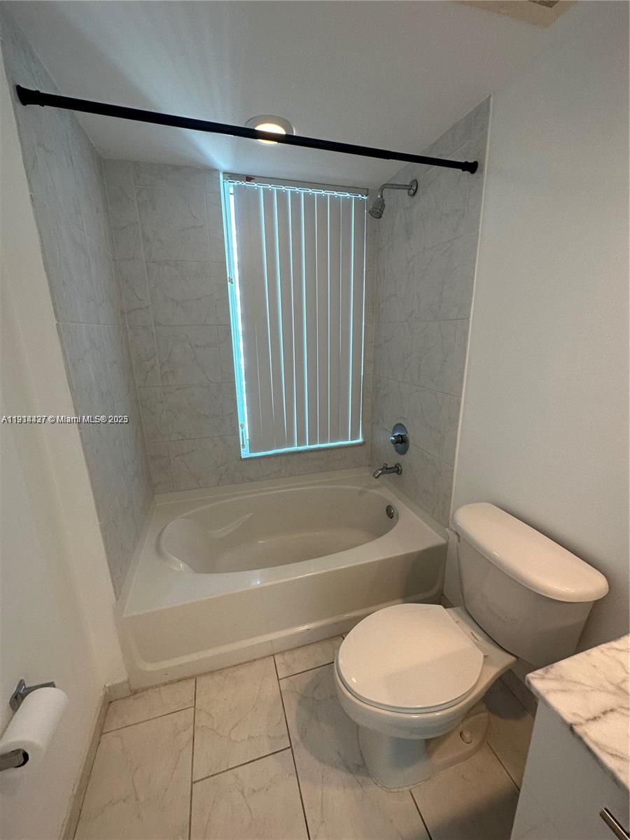 THE PLAZA 901 BRICKELL CO - Residential Lease