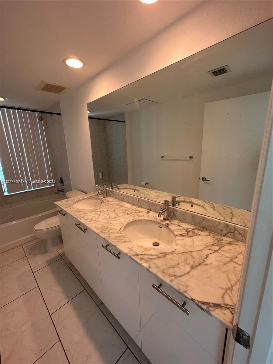 THE PLAZA 901 BRICKELL CO - Residential Lease