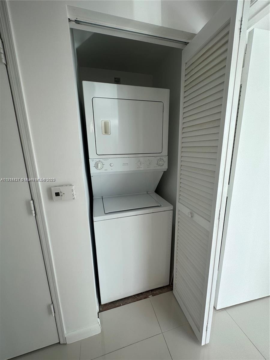 THE PLAZA 901 BRICKELL CO - Residential Lease