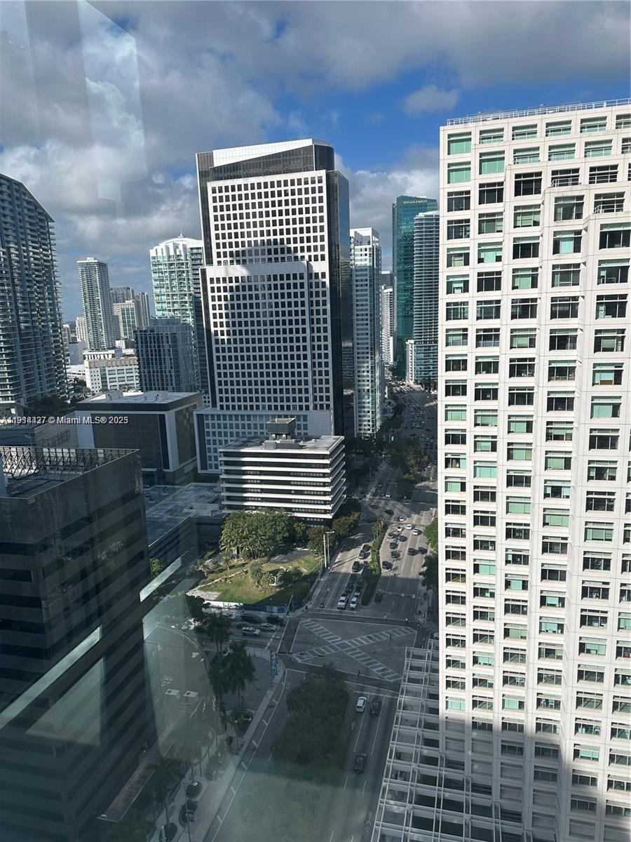 THE PLAZA 901 BRICKELL CO - Residential Lease
