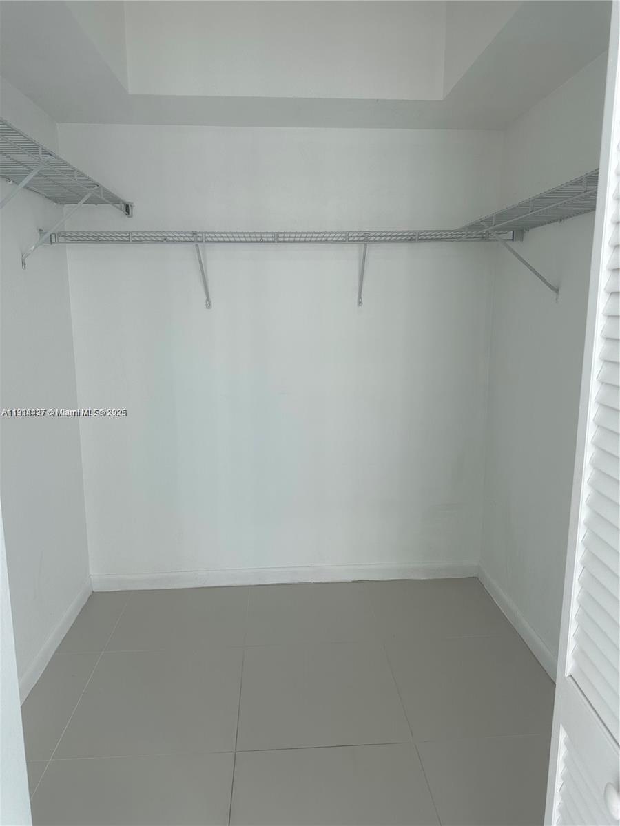 THE PLAZA 901 BRICKELL CO - Residential Lease