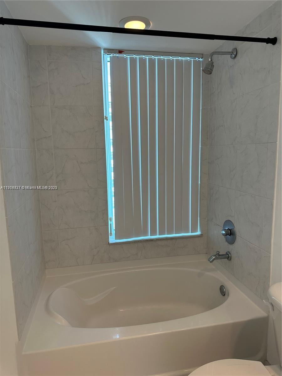 THE PLAZA 901 BRICKELL CO - Residential Lease