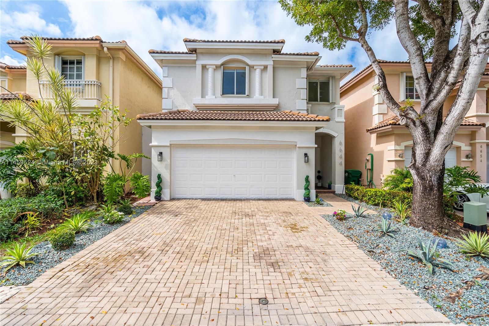 SHOWING STARTS MONDAY OCT 2ND ....ABSOLUTELY AMAZING LAKE VIEW HOME, COMPLETELY REMODELED, OPEN AND BRIGHT, LOCATED IN THE SOUGHT AFTER DORAL ISLES COMMUNITY ENJOY ALL THE AMENITIES THAT DORAL ISLES OFFERS LIKE GYM, BIKE PATHWAYS, TENNIS AND RACQUET BALL COURTS, OLYMPIC POOL, AREA FOR KIDS AND SO MUCH MORE, ENJOY THE RESORT LIVING THAT DORAL ISLES OFFERS, EASY TO SHOW TEXT REALTOR/OWNER FOR INSTRUCTIONS