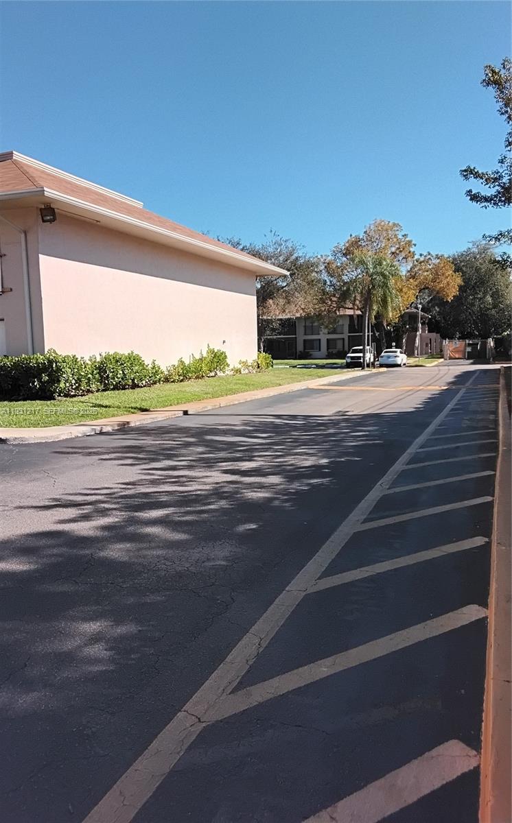 HAMPTON COURT CONDO - Residential