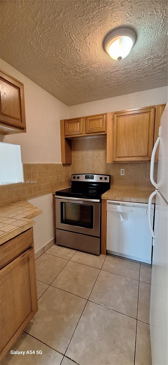 HAMPTON COURT CONDO - Residential