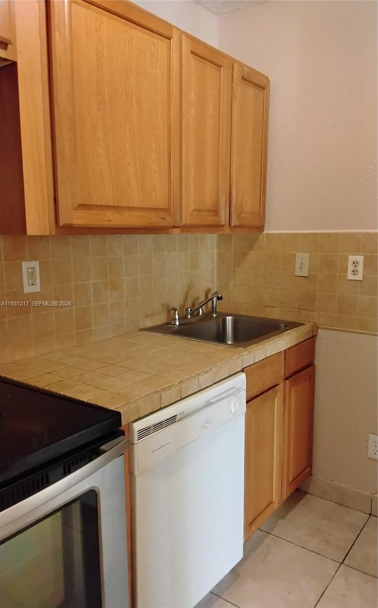 HAMPTON COURT CONDO - Residential
