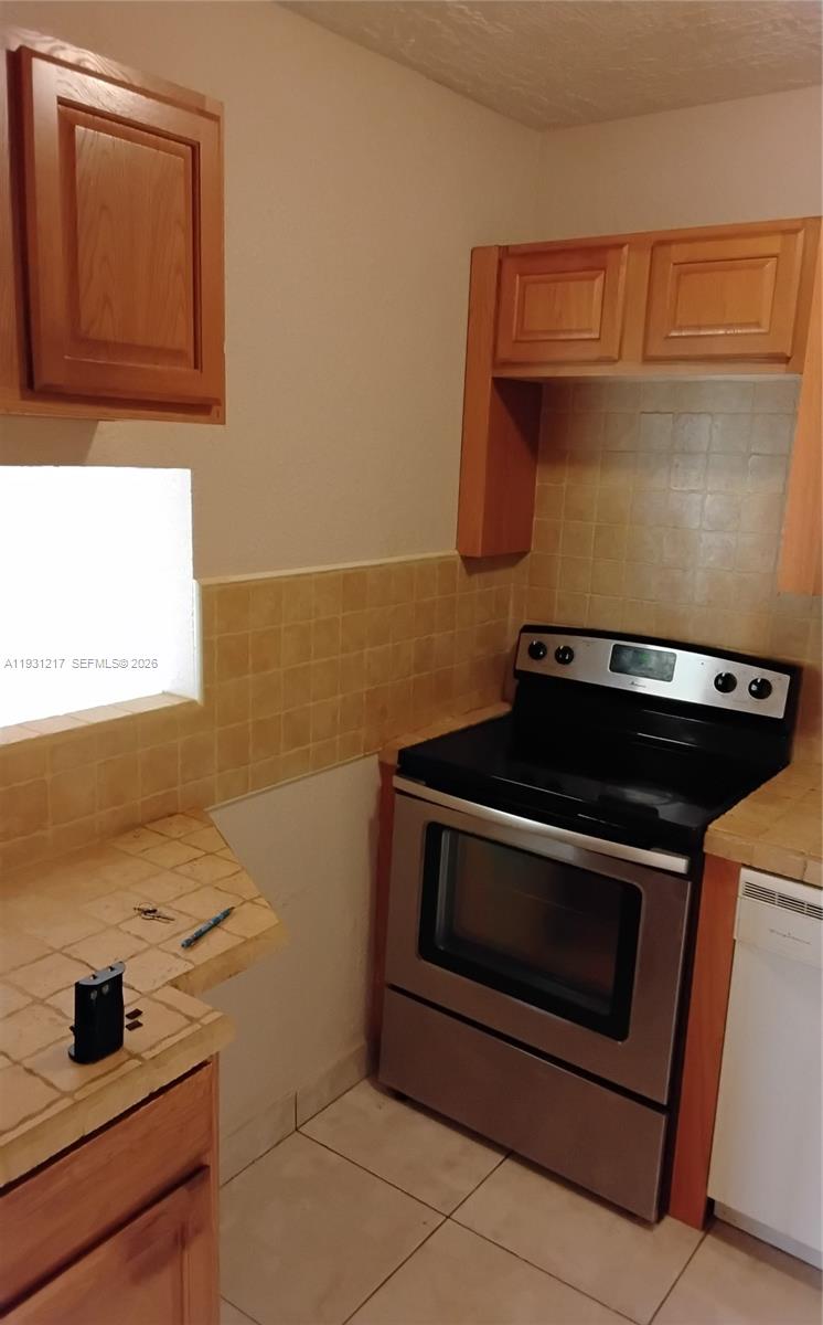HAMPTON COURT CONDO - Residential