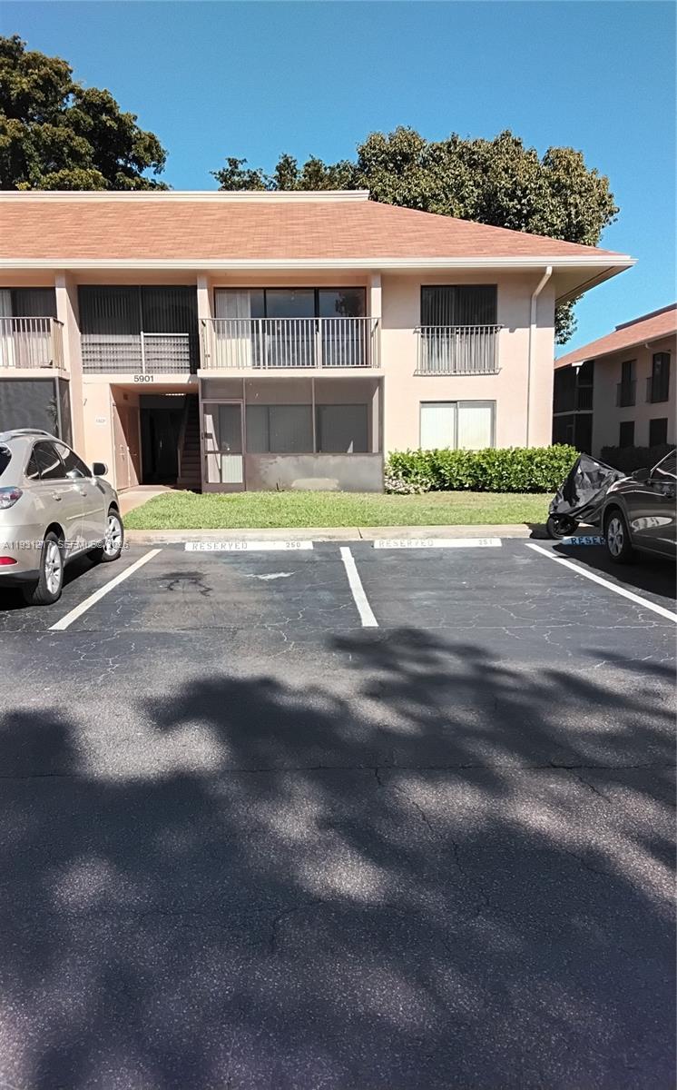 HAMPTON COURT CONDO - Residential