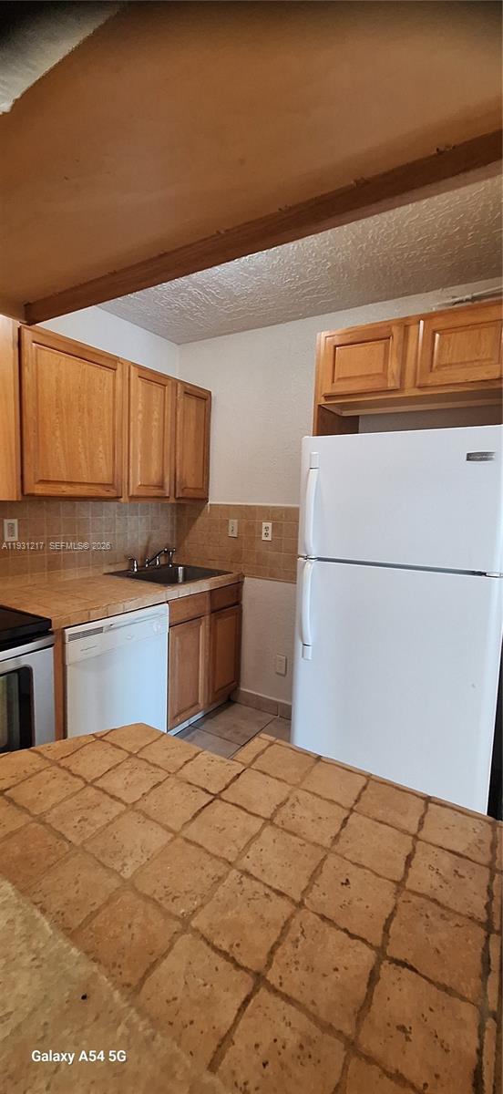 HAMPTON COURT CONDO - Residential