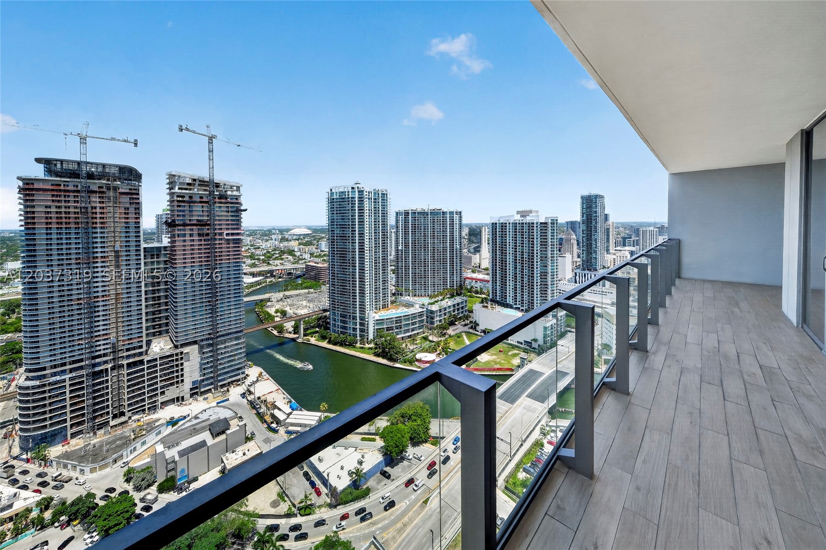REACH CONDO - Residential