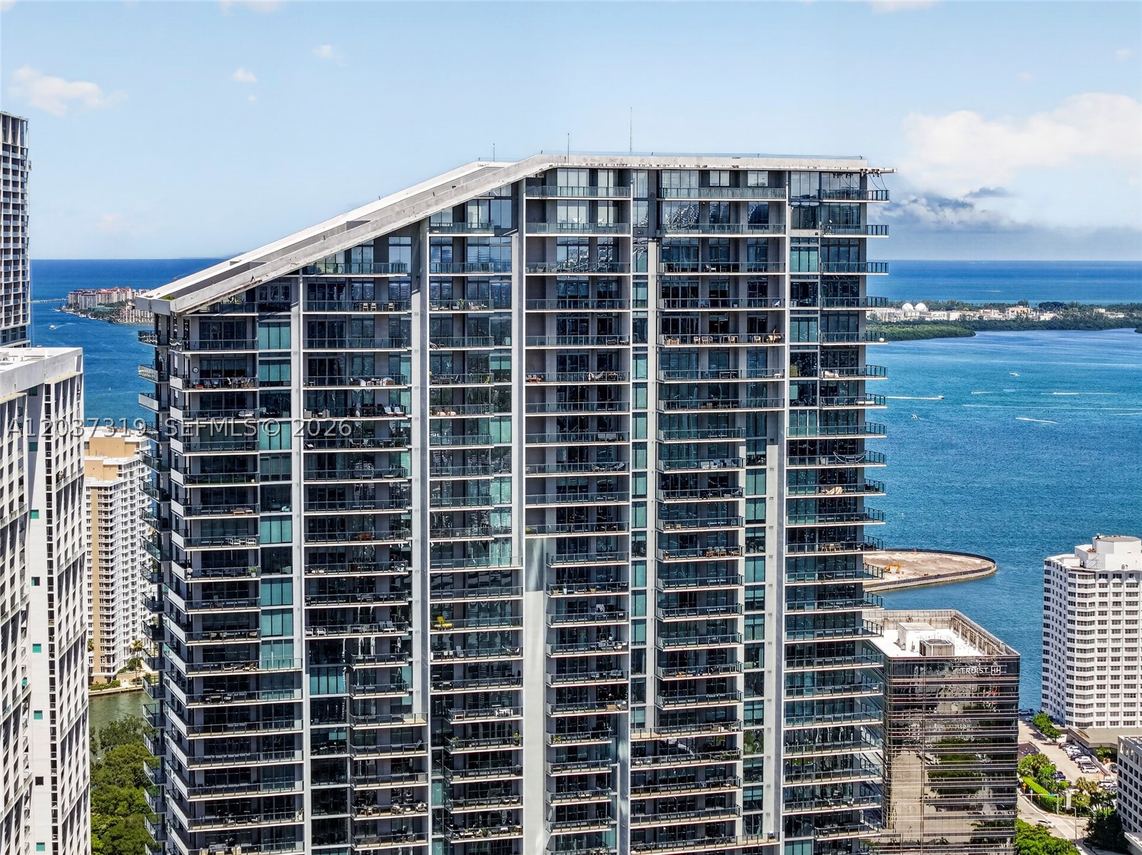 REACH CONDO - Residential