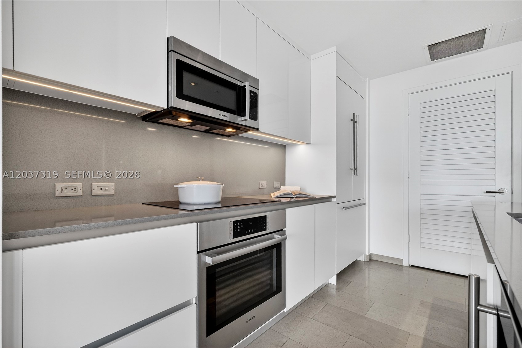 REACH CONDO - Residential