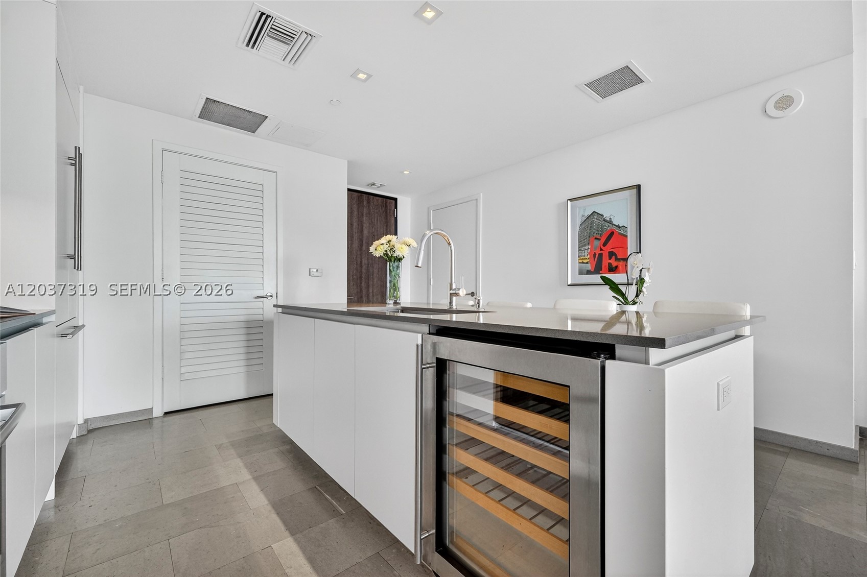 REACH CONDO - Residential