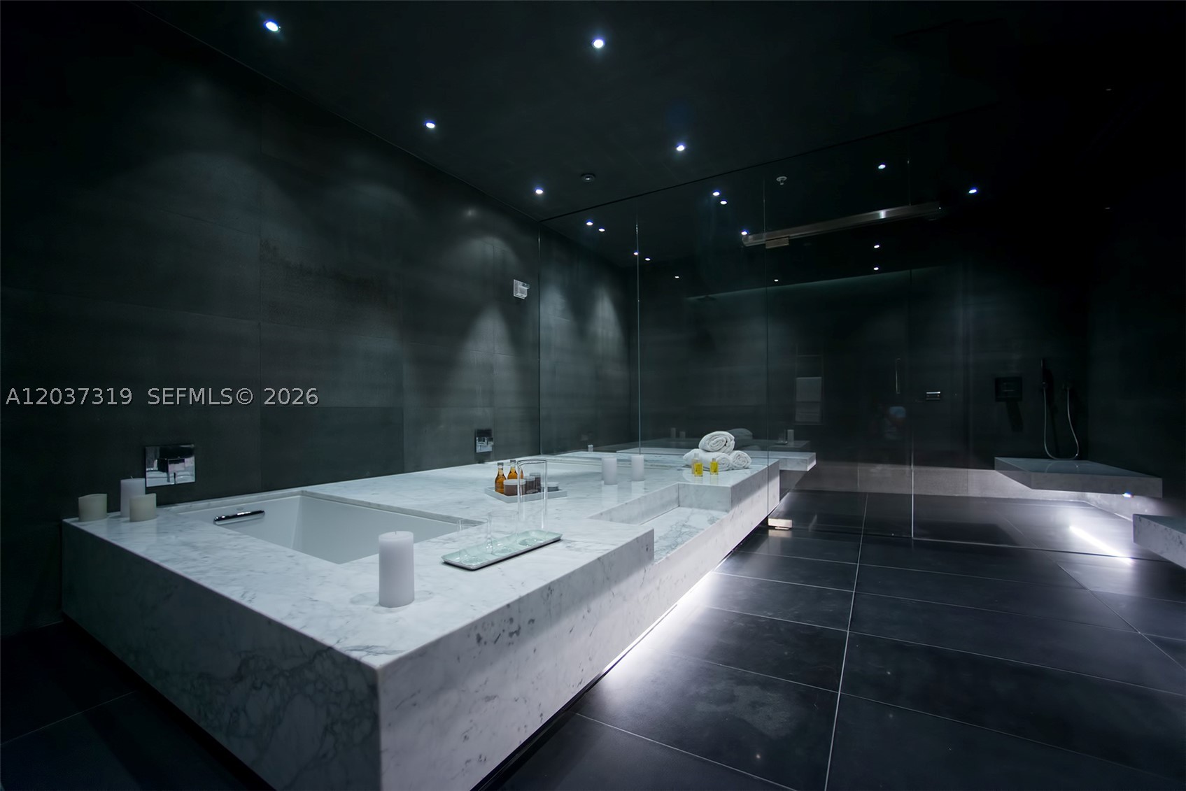 REACH CONDO - Residential