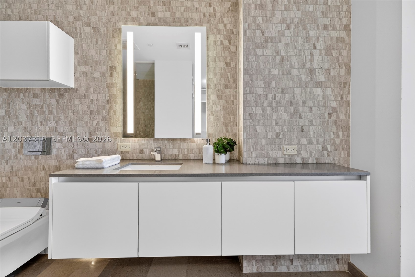 REACH CONDO - Residential