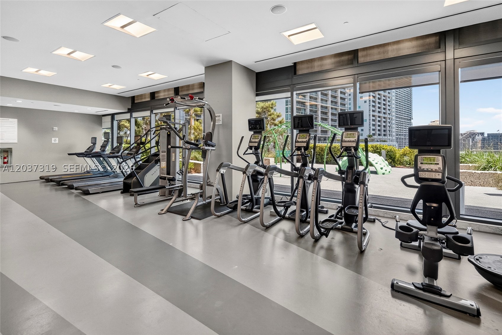 REACH CONDO - Residential