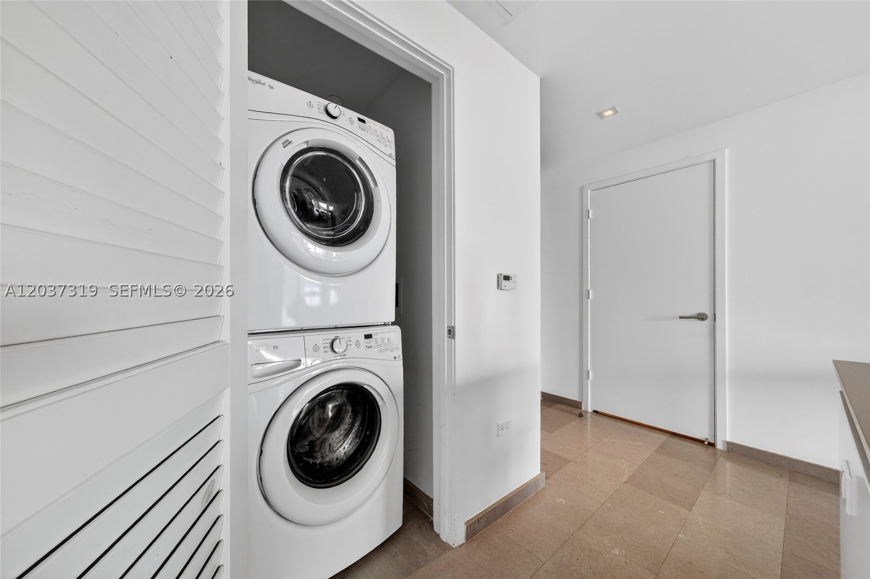 REACH CONDO - Residential
