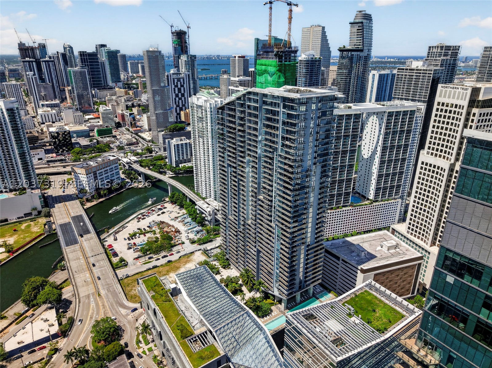 REACH CONDO - Residential