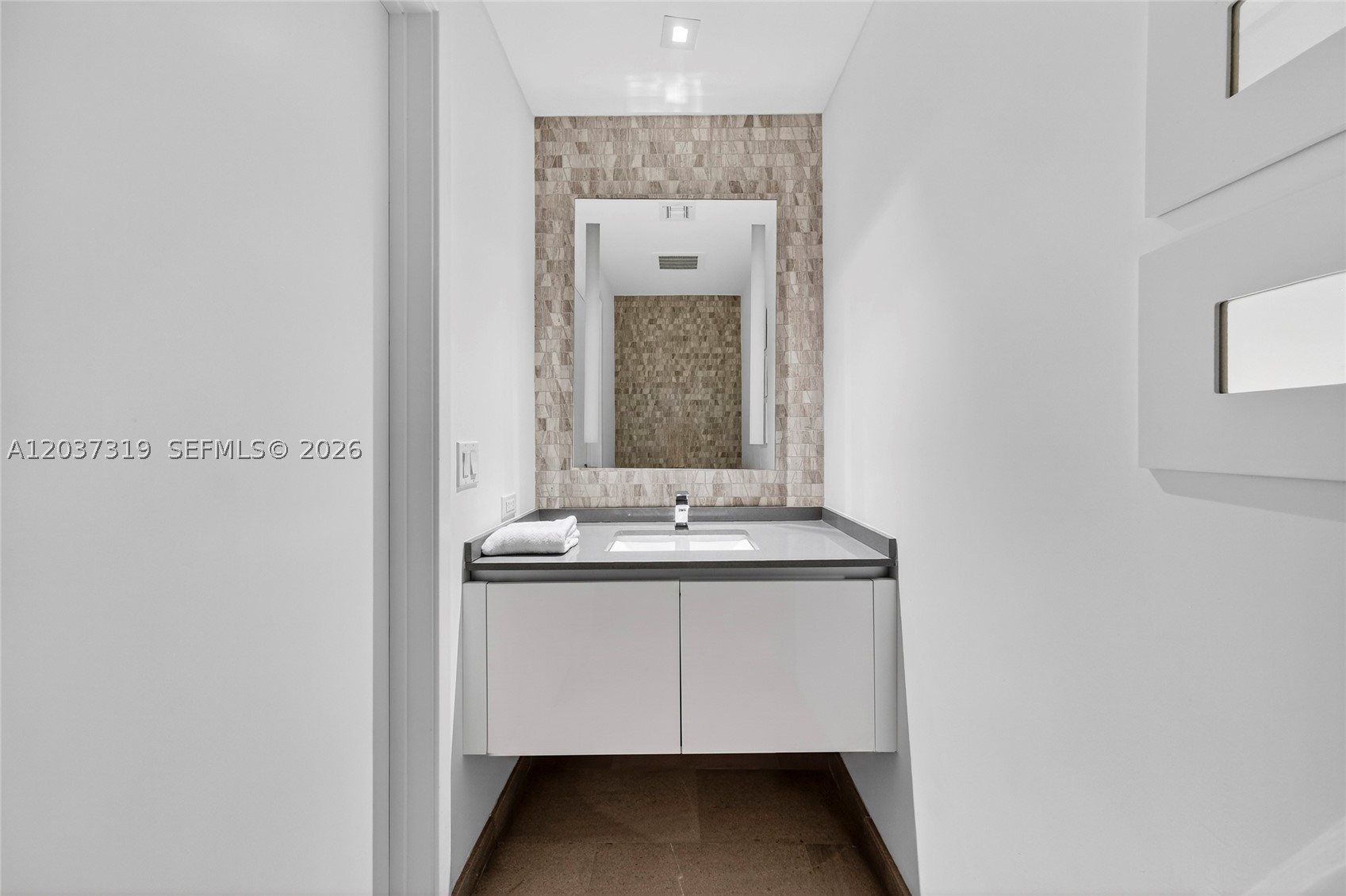 REACH CONDO - Residential