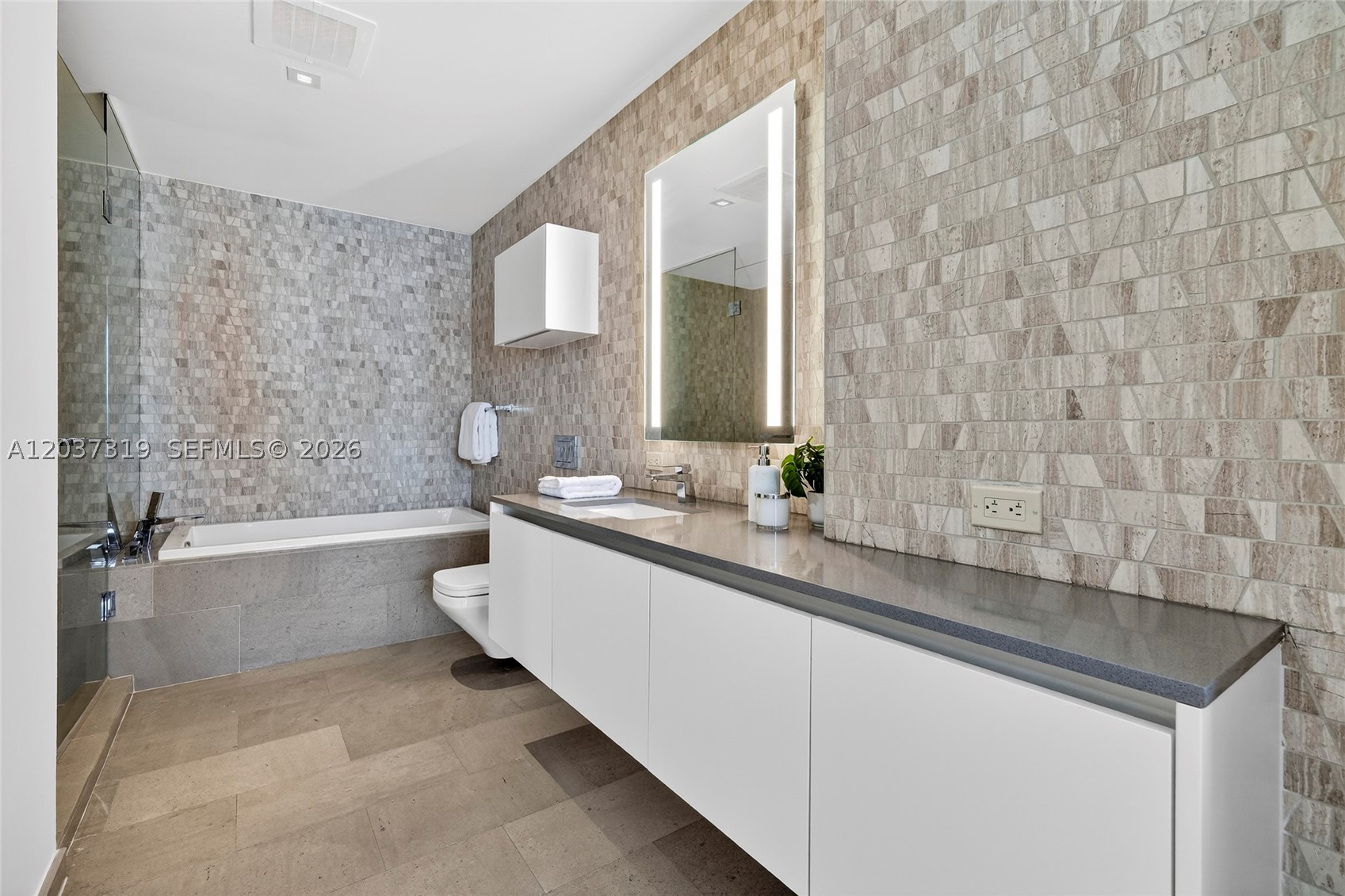 REACH CONDO - Residential