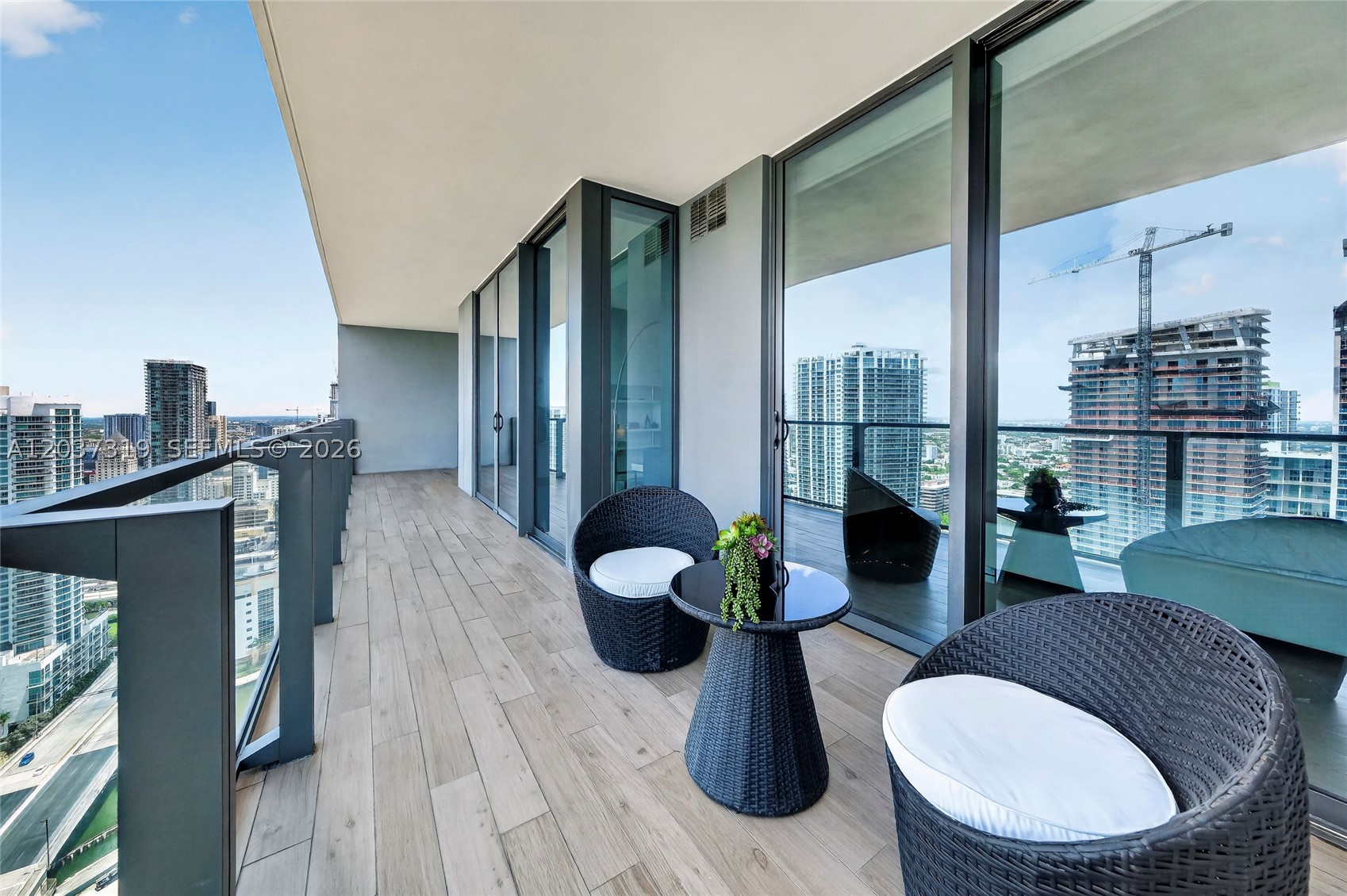 REACH CONDO - Residential