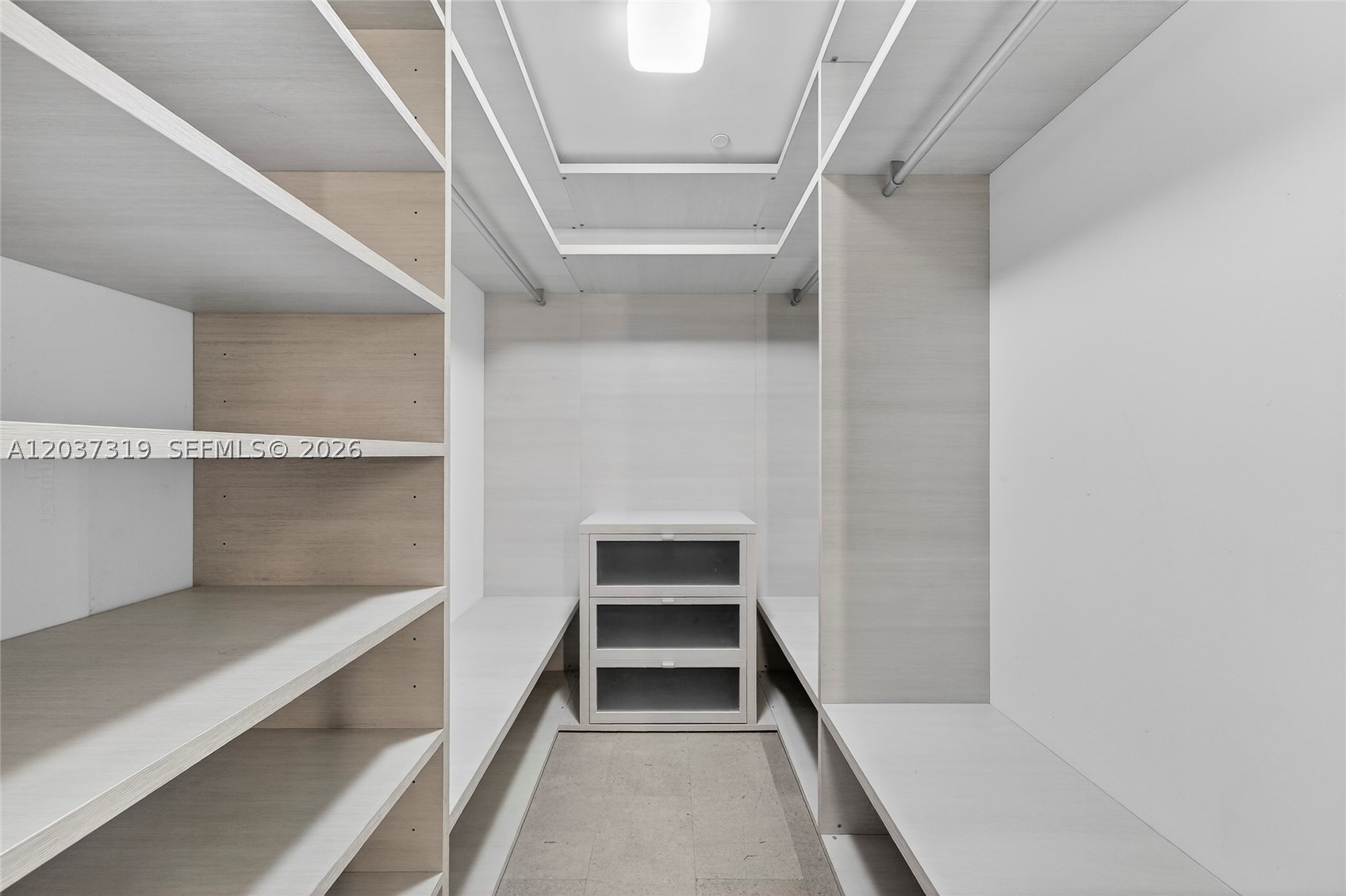 REACH CONDO - Residential