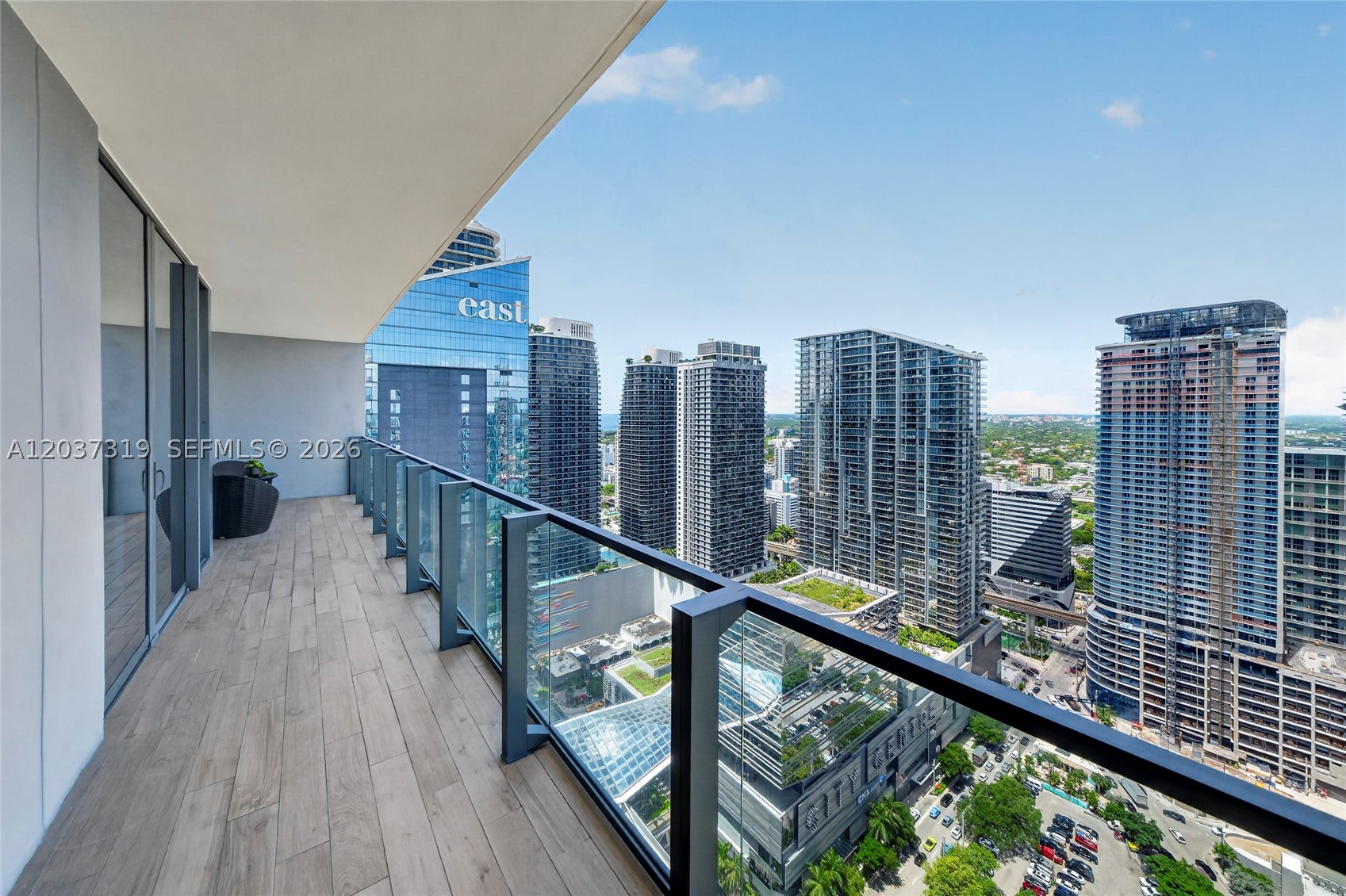 REACH CONDO - Residential