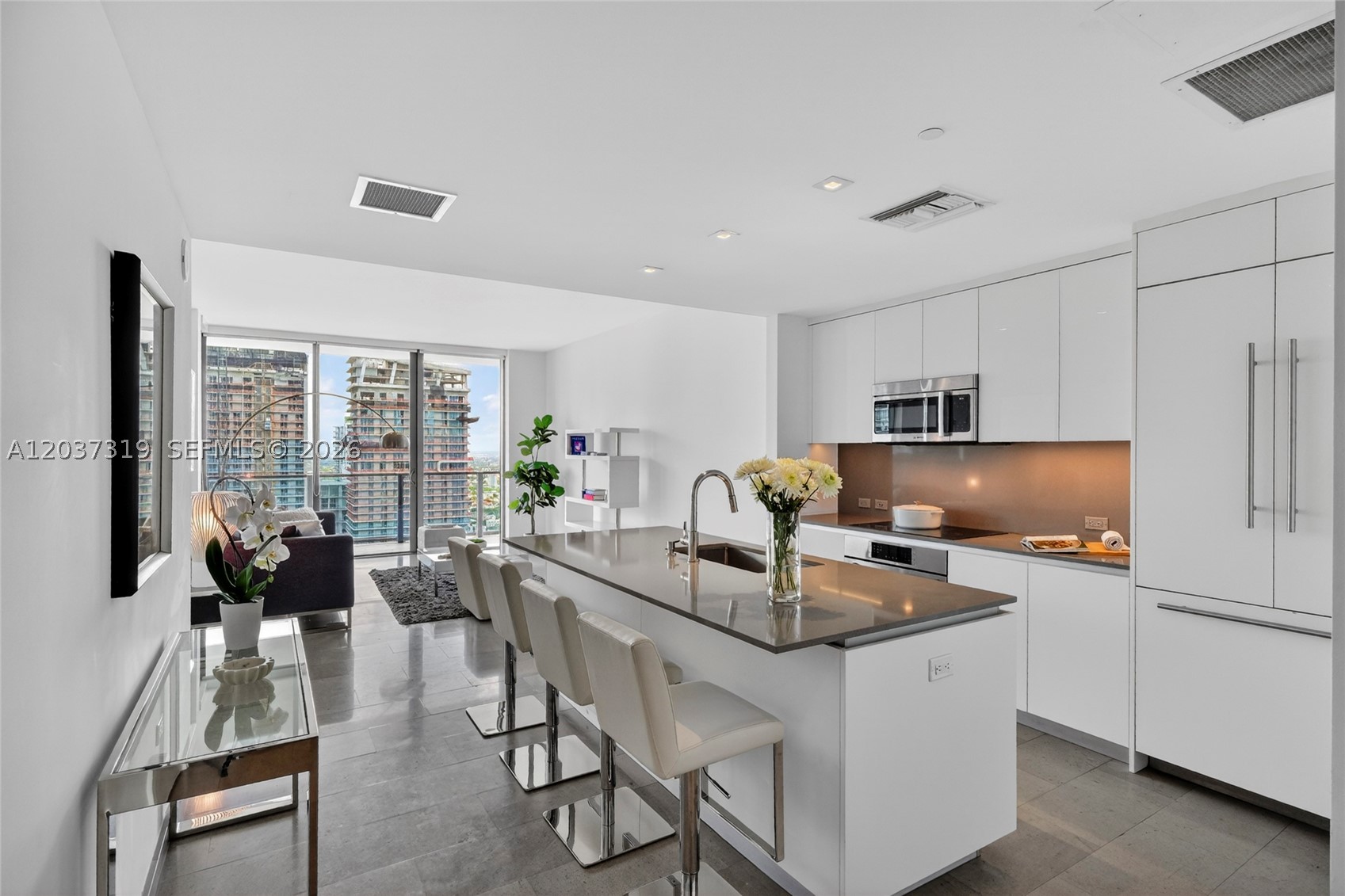 REACH CONDO - Residential