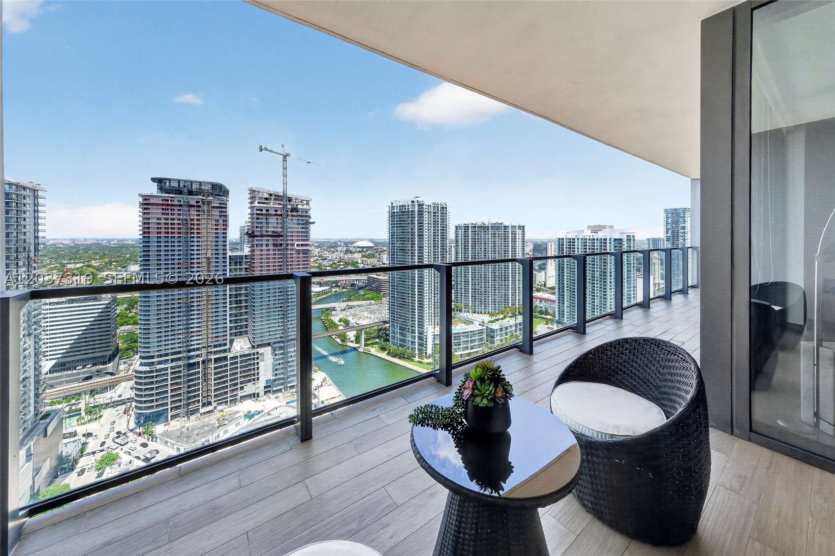 REACH CONDO - Residential