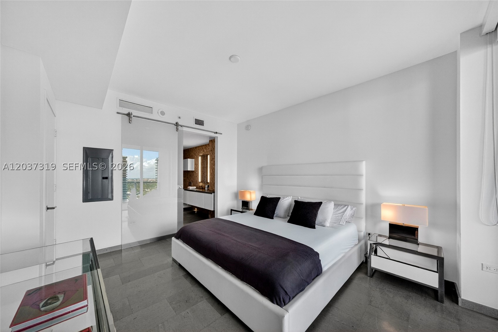 REACH CONDO - Residential