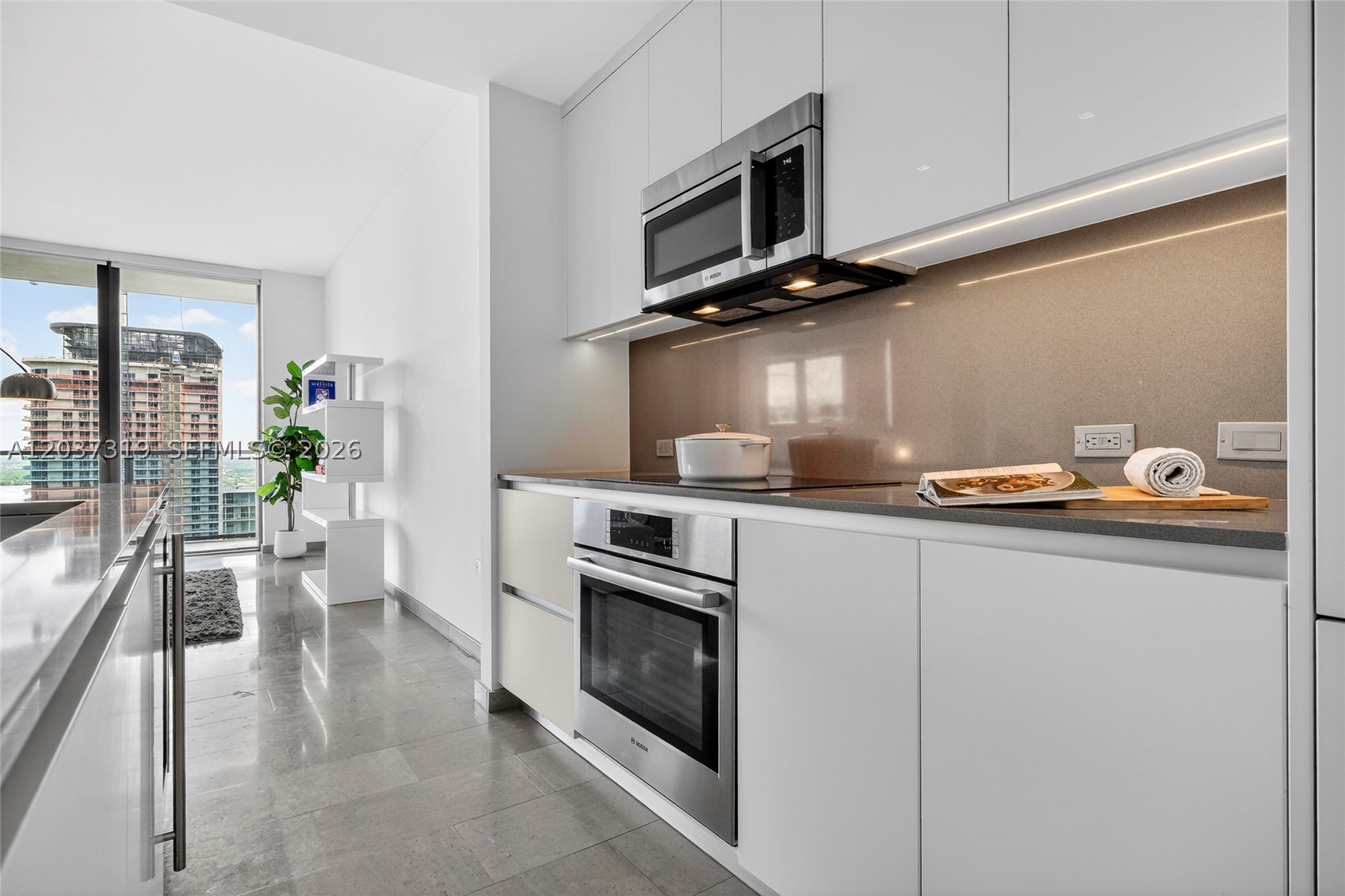 REACH CONDO - Residential