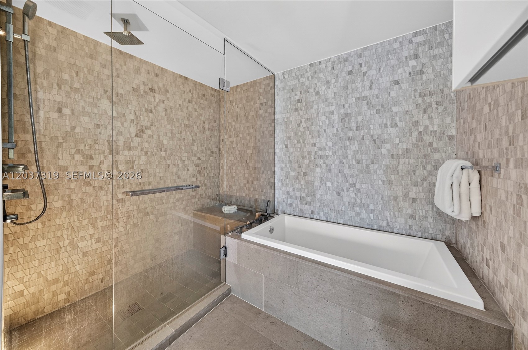 REACH CONDO - Residential