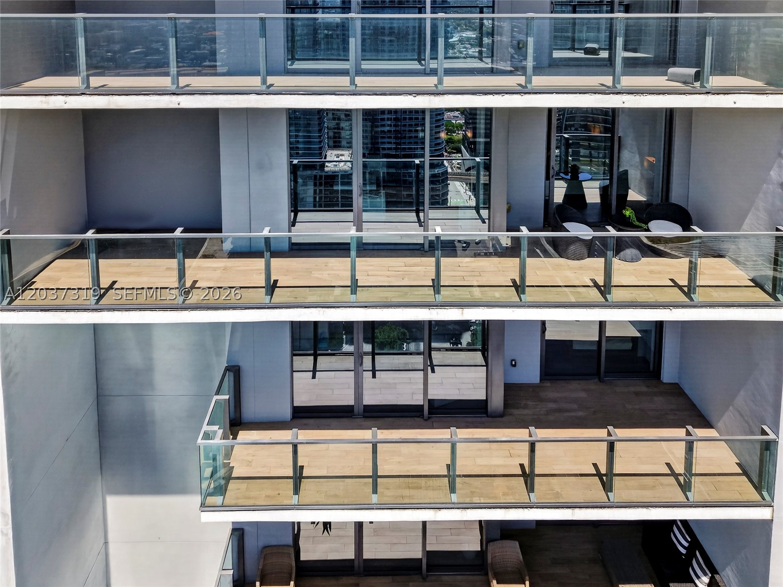 REACH CONDO - Residential
