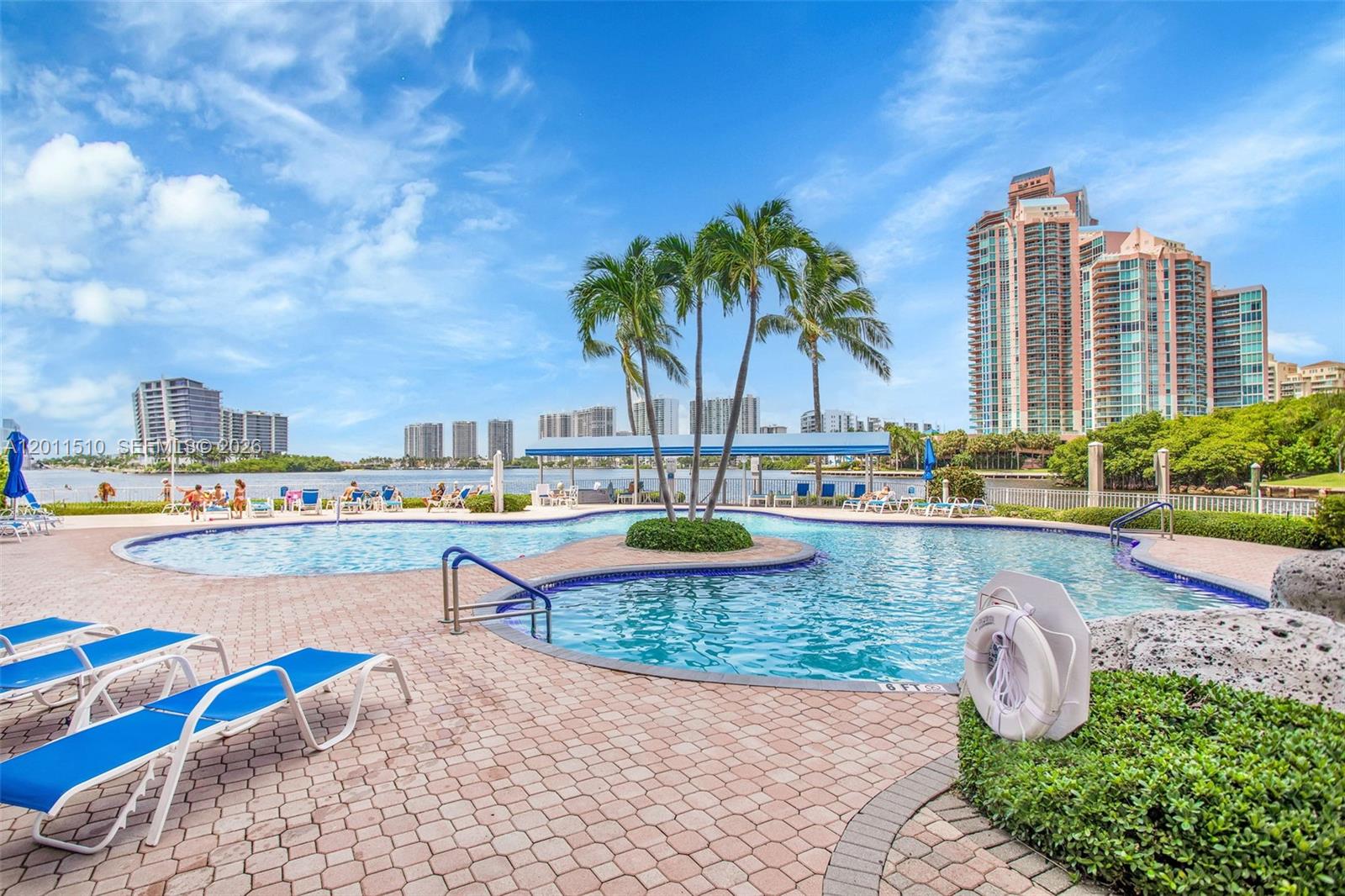 MYSTIC POINTE TOWER 500 C - Residential