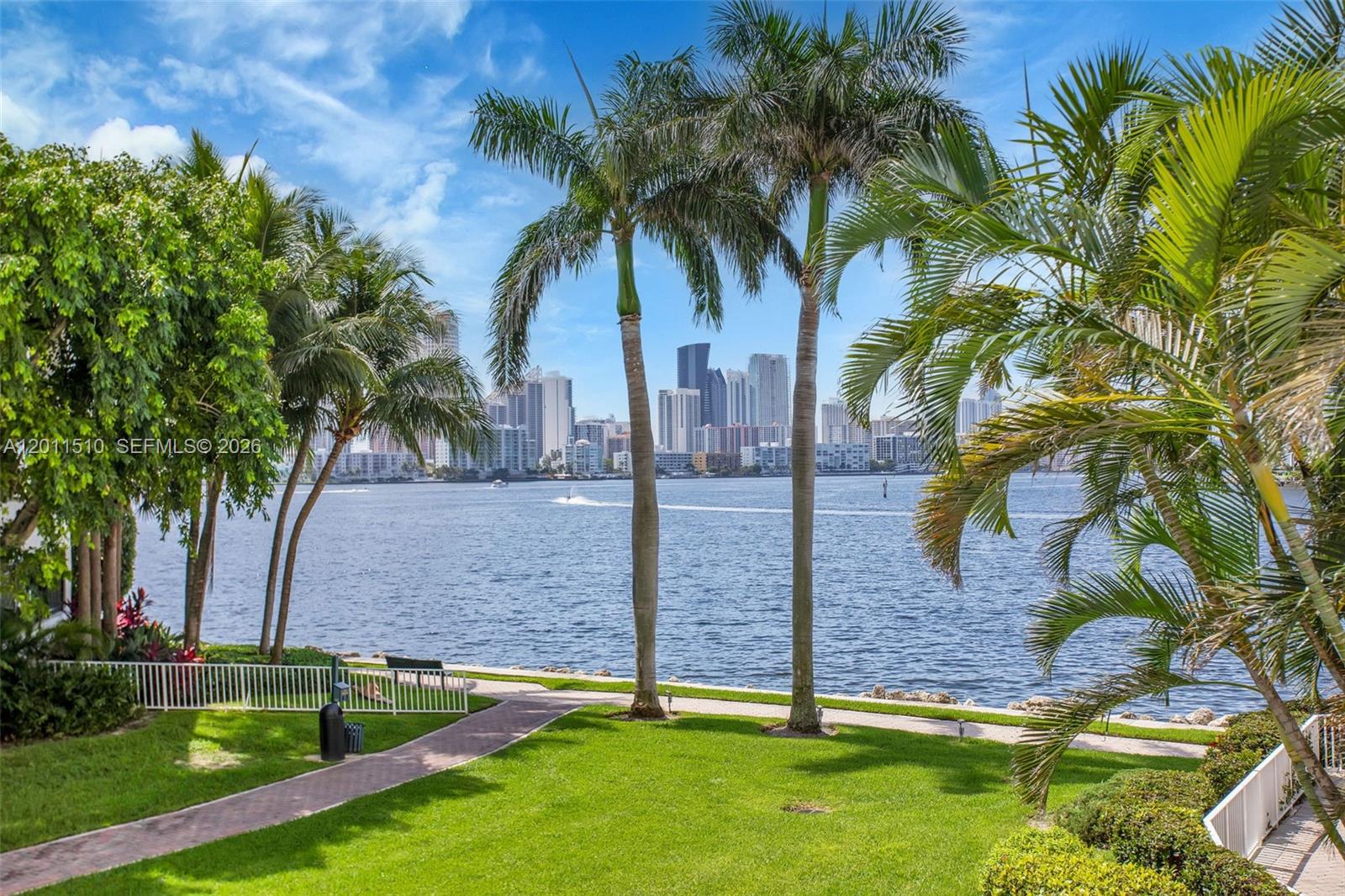 MYSTIC POINTE TOWER 500 C - Residential