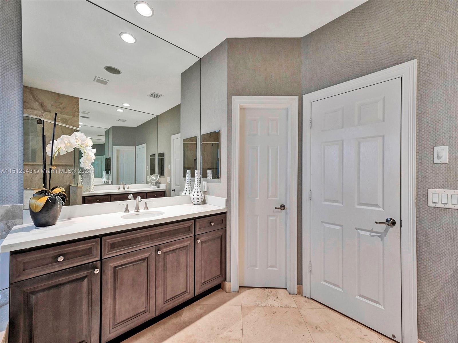 GRAND BAY NORTH - Residential Lease