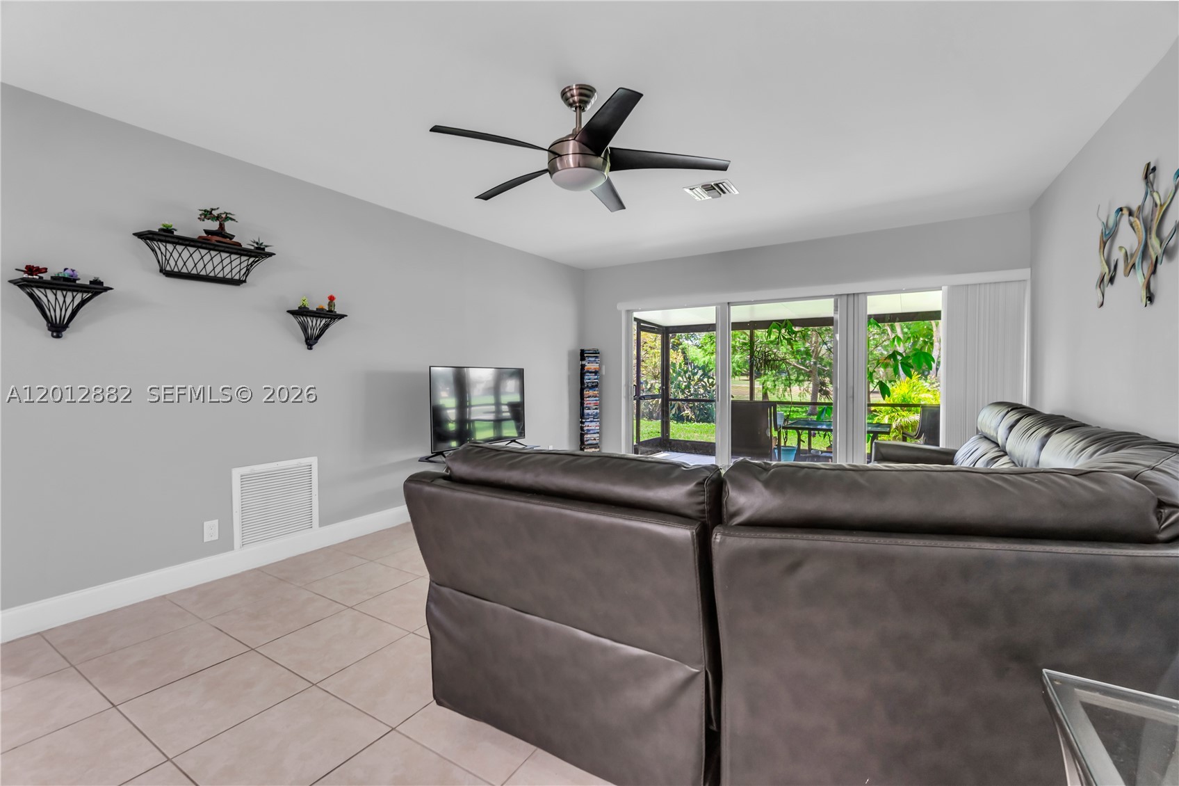 SPYGLASS CONDOMINIUM 1 - Residential