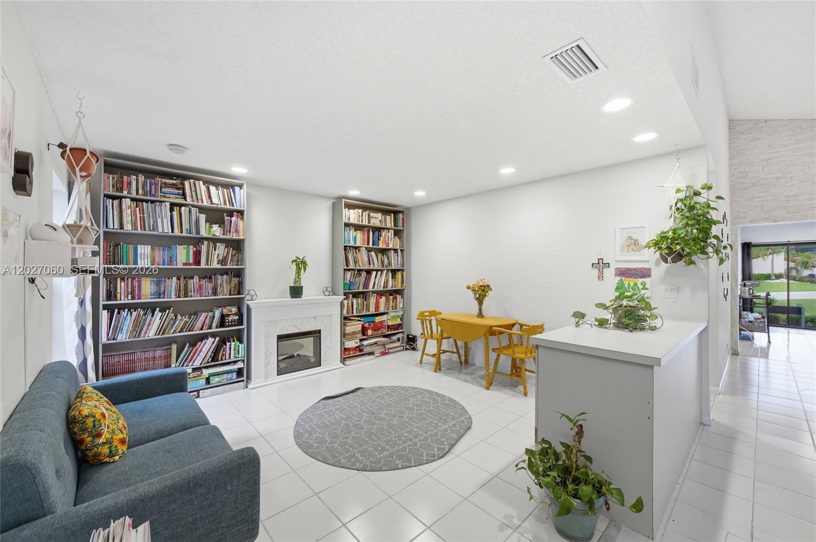 PINES AT WOODMONT II CONDO - Residential