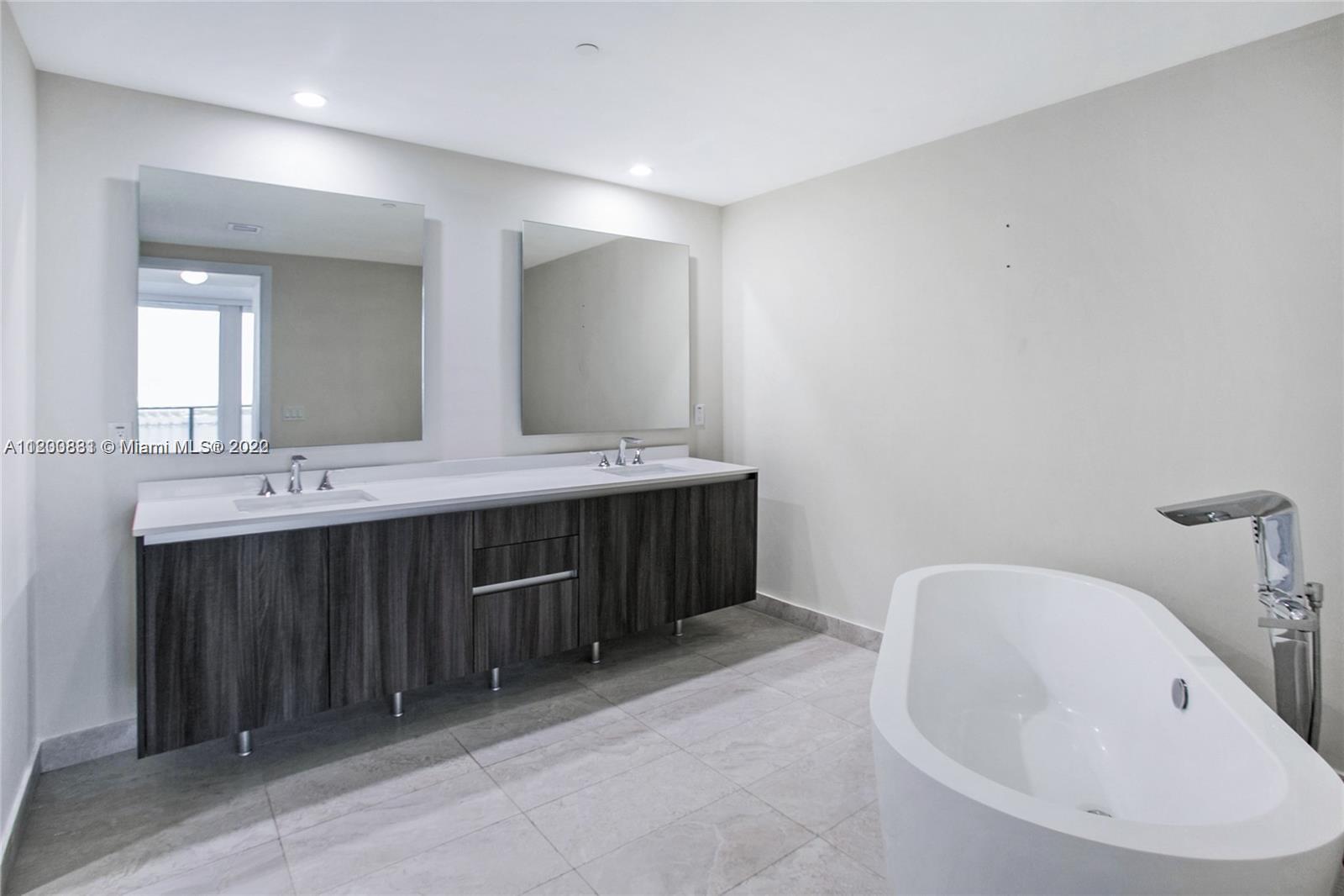 ARIA ON THE BAY CONDO - Residential