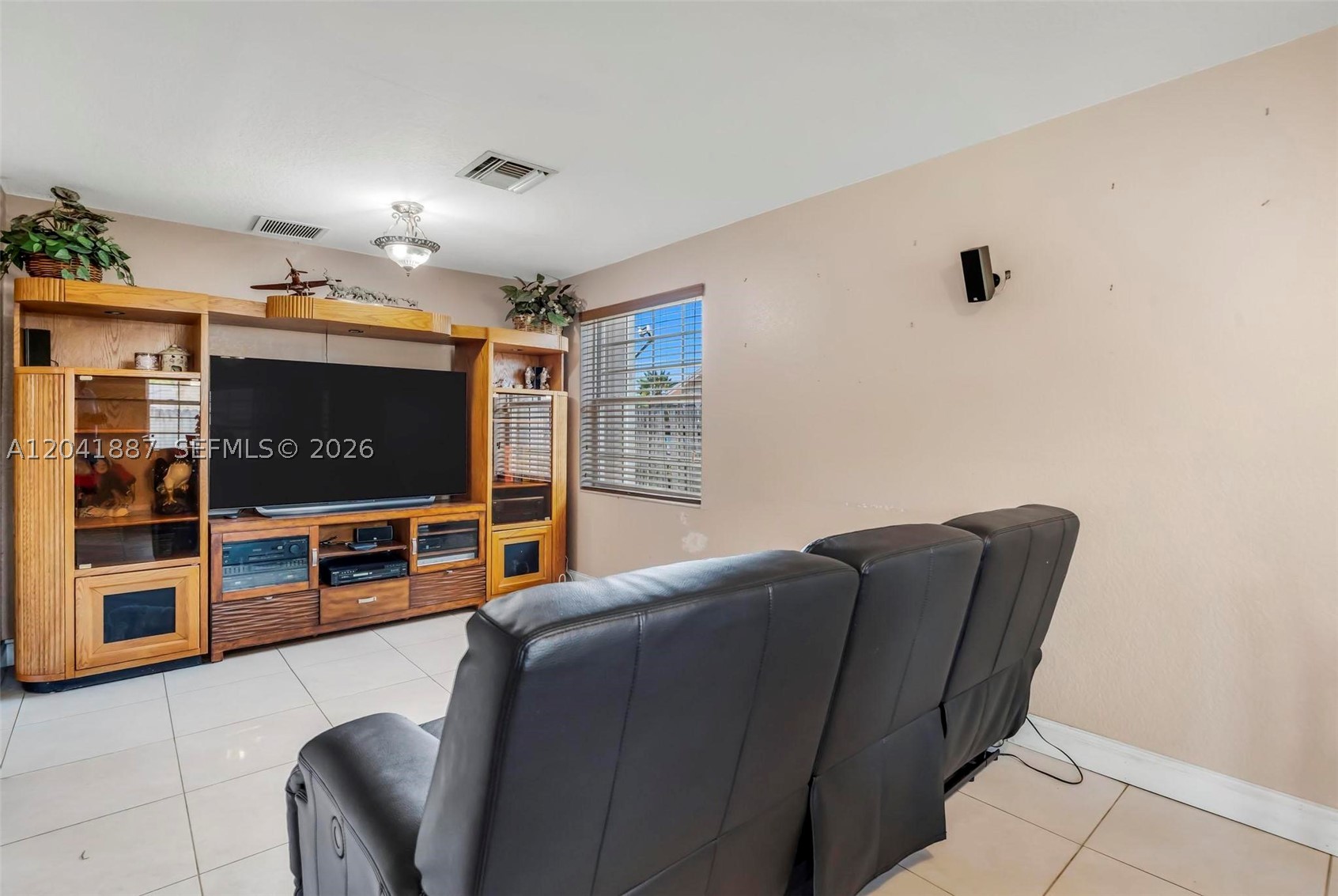 COUNTRY LAKE MANORS SEC 3 - Residential