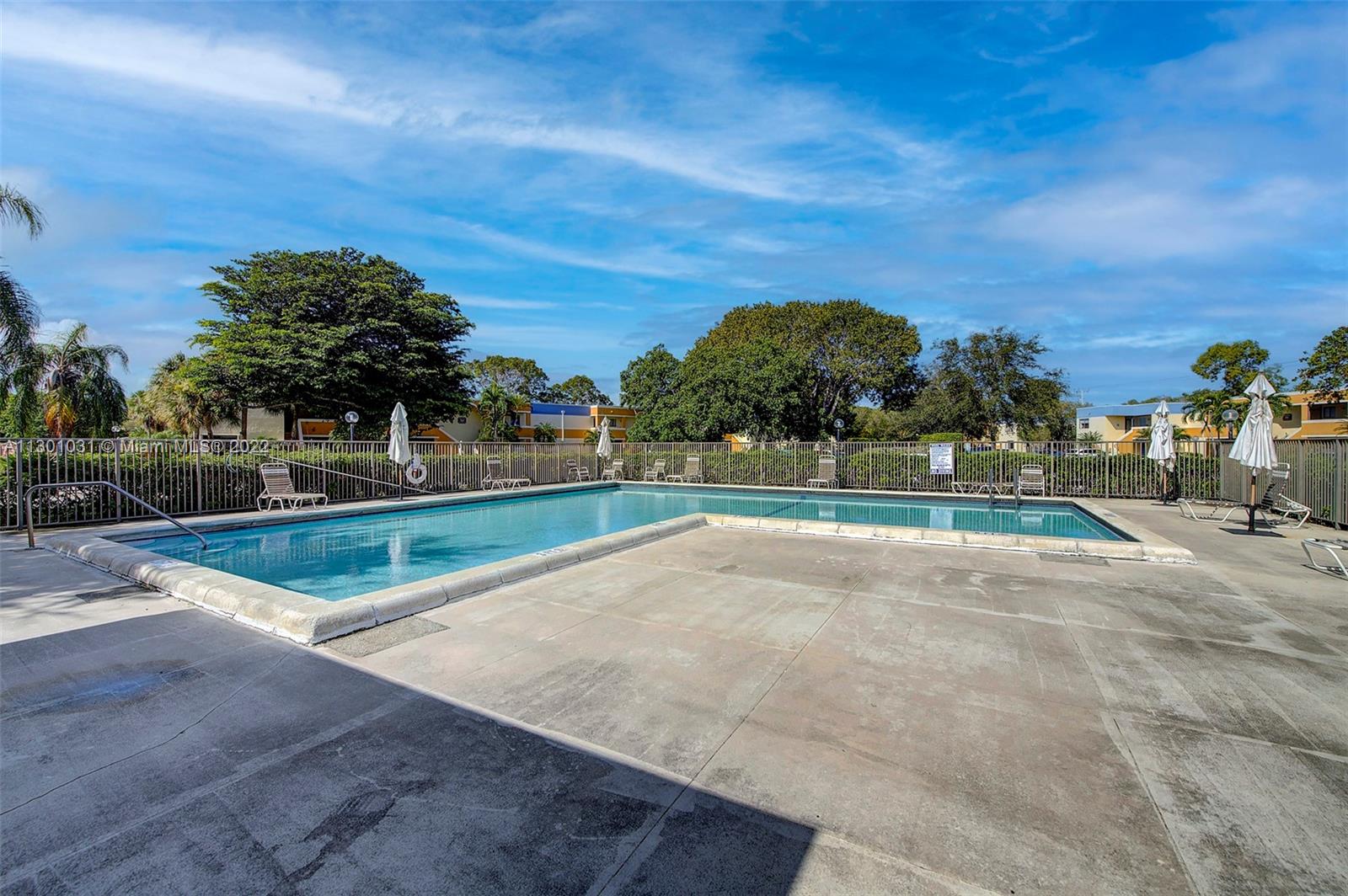 RACQUET CLUB VILLAGE APAR - Residential