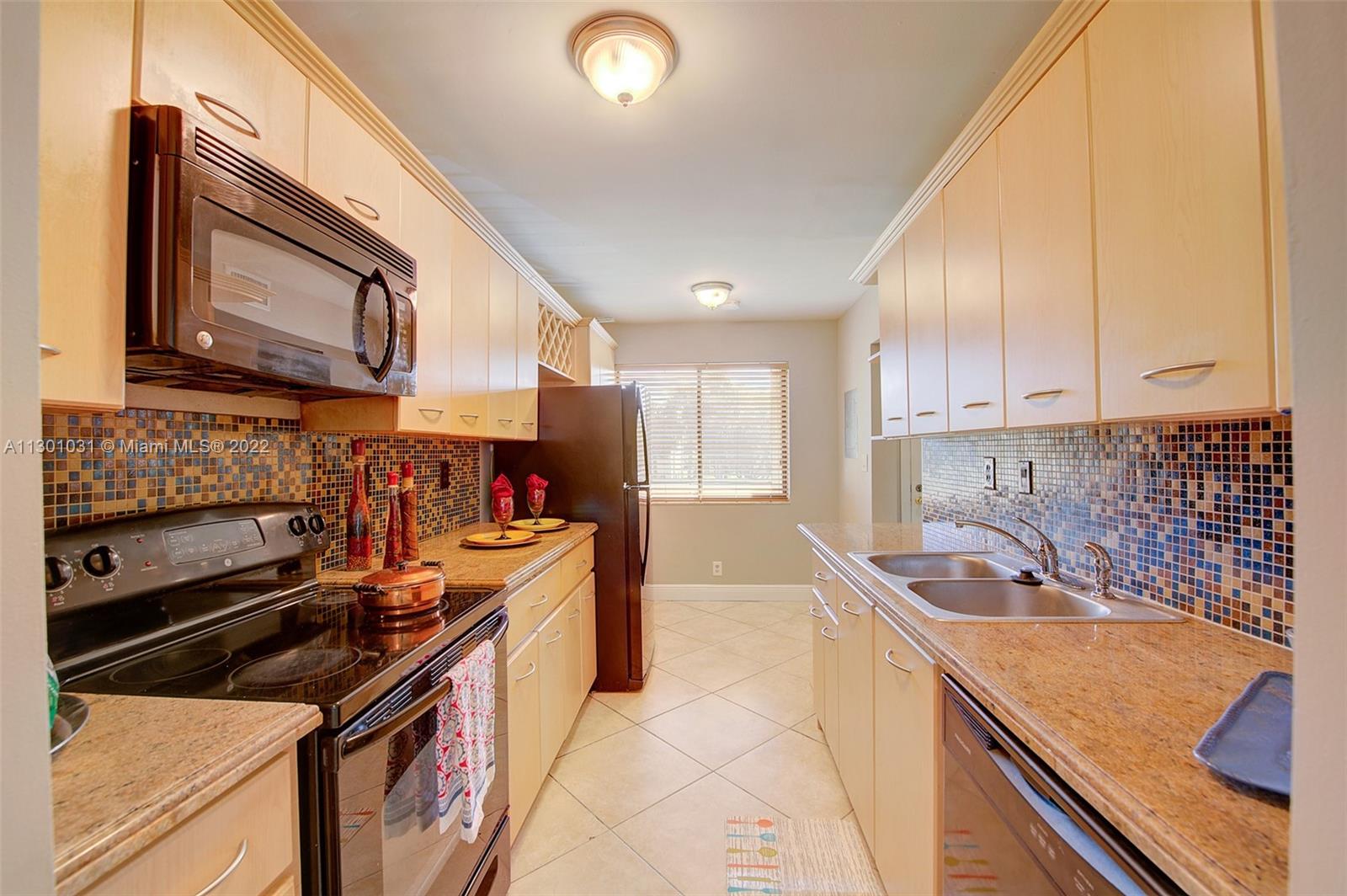 RACQUET CLUB VILLAGE APAR - Residential