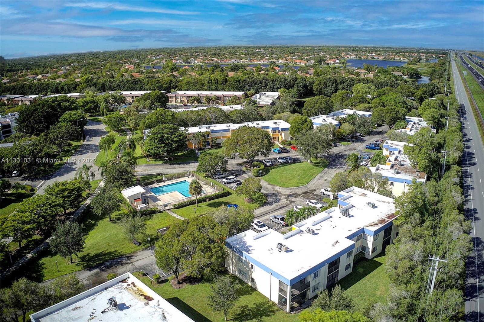 RACQUET CLUB VILLAGE APAR - Residential