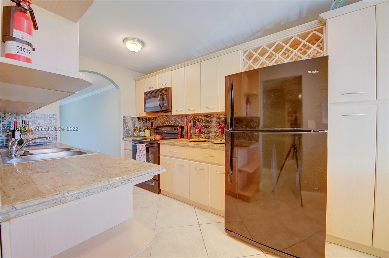 RACQUET CLUB VILLAGE APAR - Residential