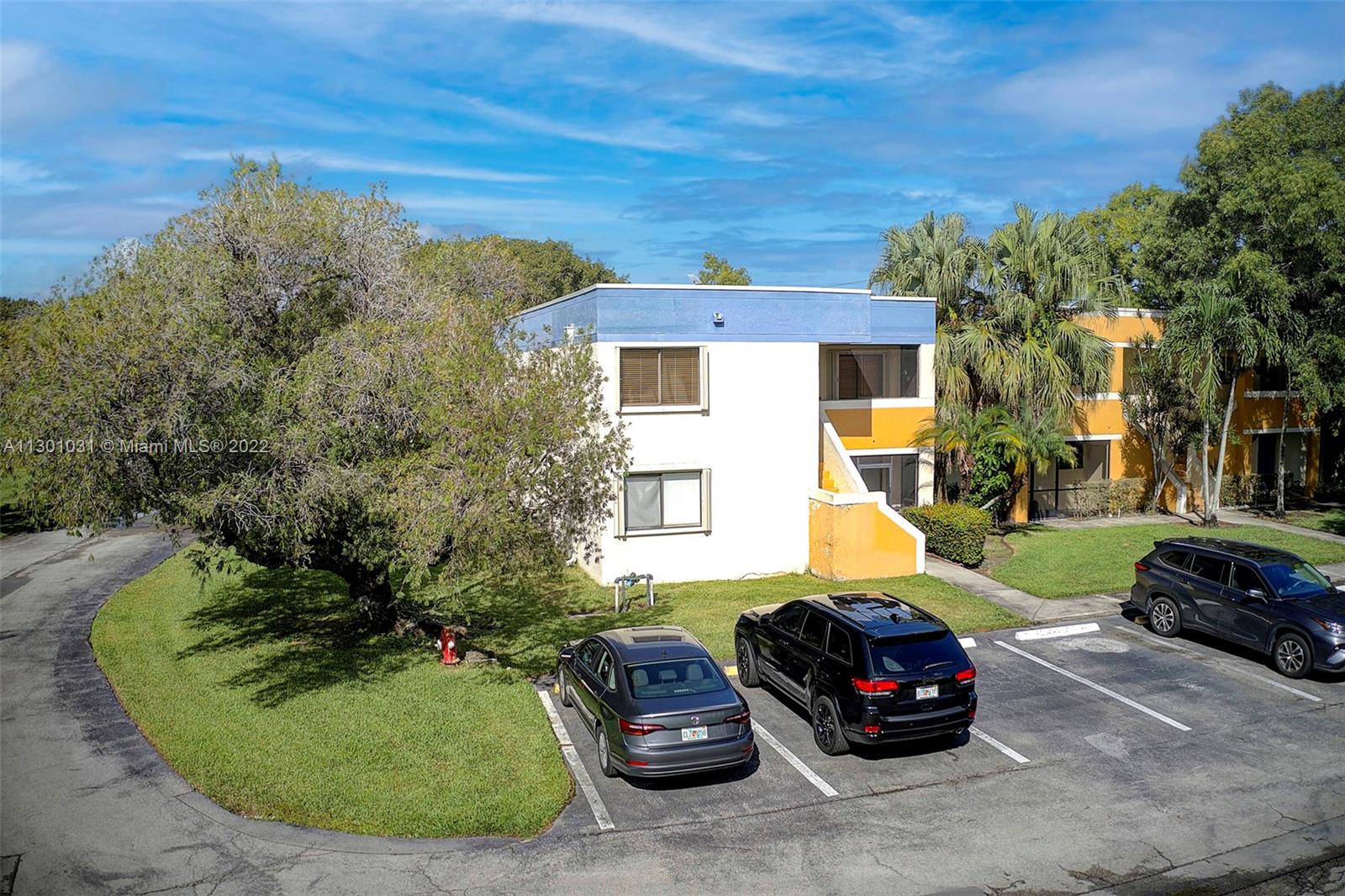 RACQUET CLUB VILLAGE APAR - Residential