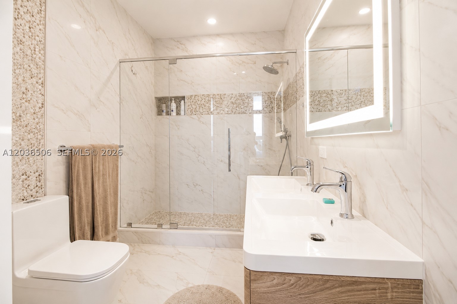 METROPICA NORTH TOWER ONE - Residential