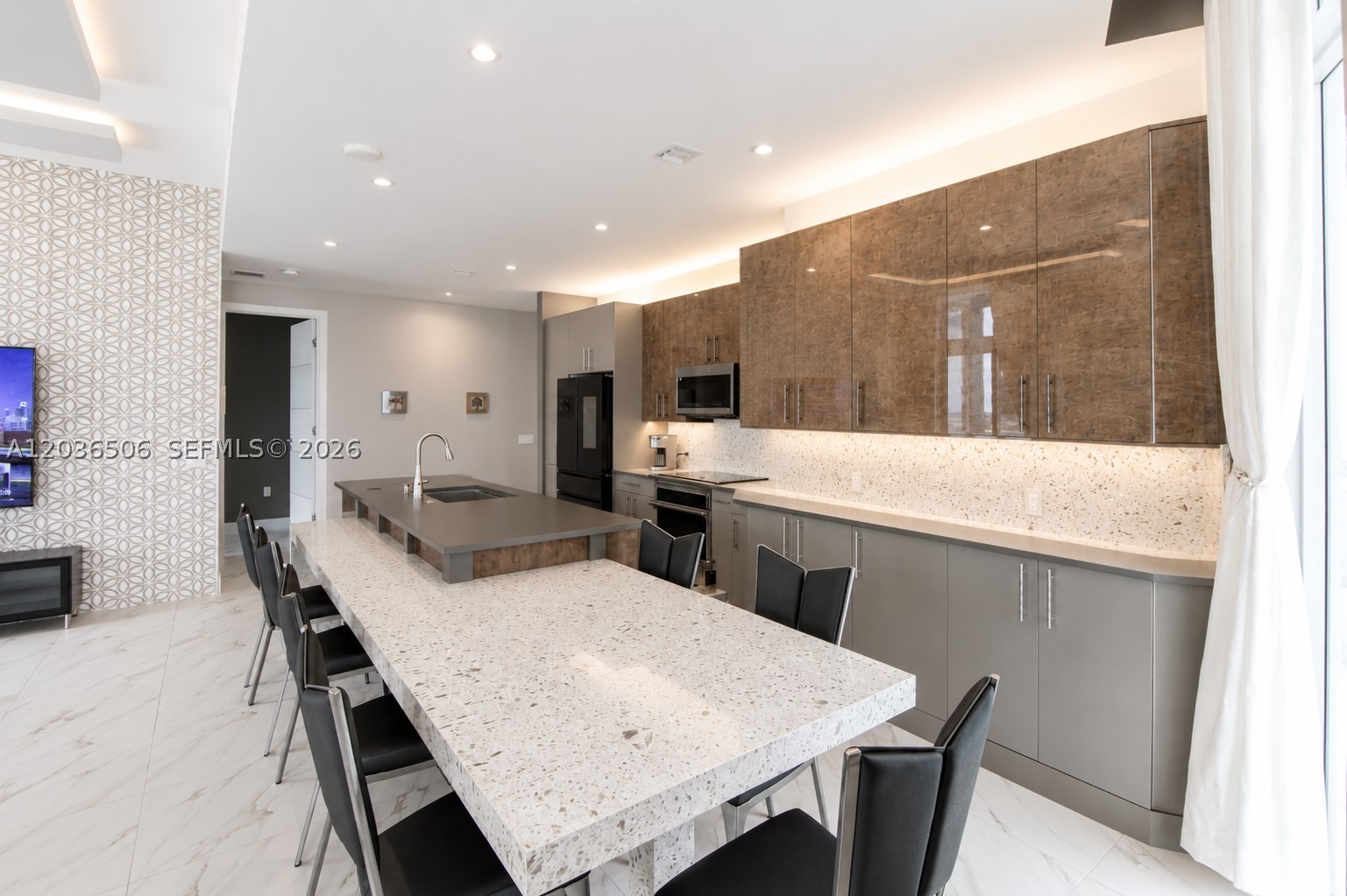 METROPICA NORTH TOWER ONE - Residential