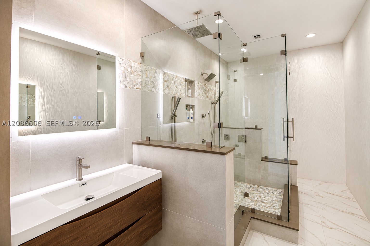 METROPICA NORTH TOWER ONE - Residential